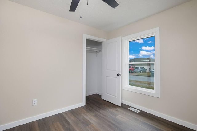 2469 W Brook Ridge Street, Springfield, MO 65803