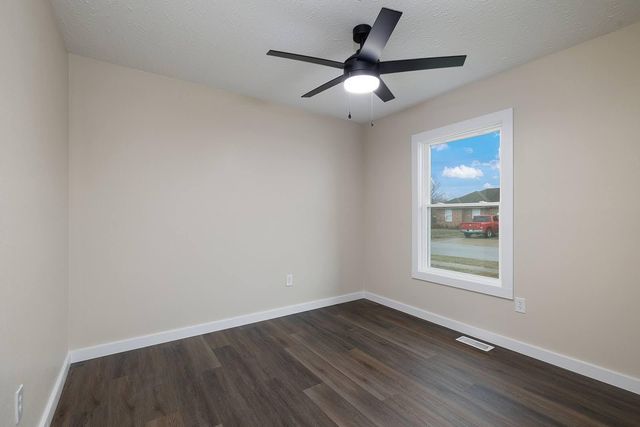 2469 W Brook Ridge Street, Springfield, MO 65803