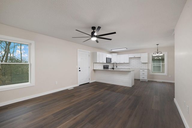 2469 W Brook Ridge Street, Springfield, MO 65803