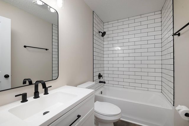 2469 W Brook Ridge Street, Springfield, MO 65803