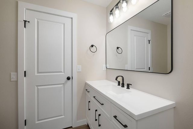 2469 W Brook Ridge Street, Springfield, MO 65803