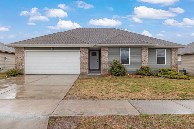 2469 W Brook Ridge Street, Springfield, MO 65803