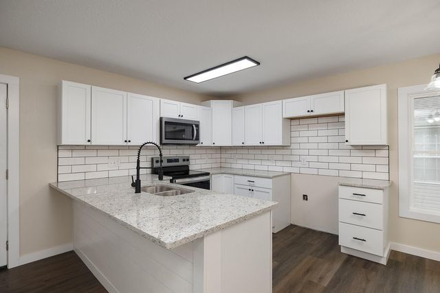 2469 W Brook Ridge Street, Springfield, MO 65803