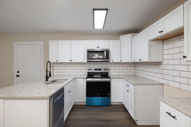 2469 W Brook Ridge Street, Springfield, MO 65803