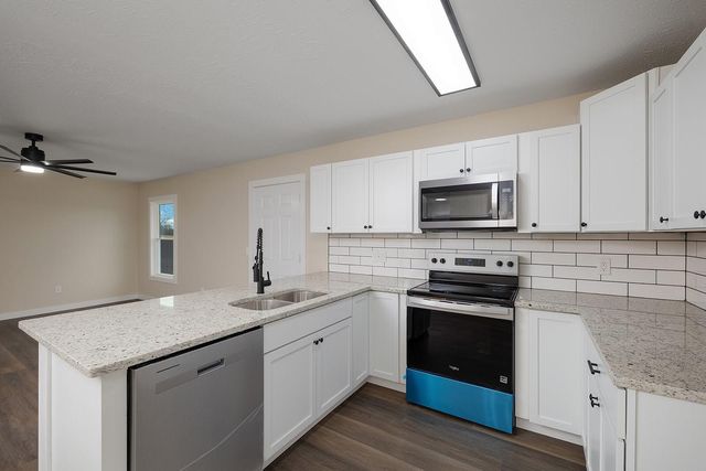 2469 W Brook Ridge Street, Springfield, MO 65803