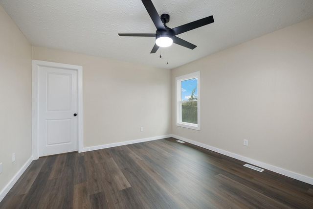 2469 W Brook Ridge Street, Springfield, MO 65803