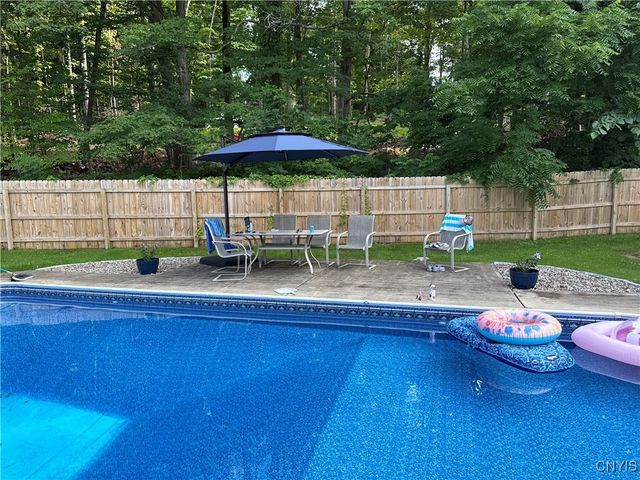 6 Bilmar Circle, Camillus, NY 13031