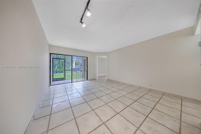 5521 Courtyard Dr 5521, Margate, FL 33063