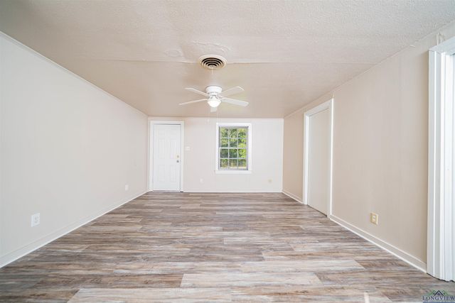 206 Empire St, Gladewater, TX 75647