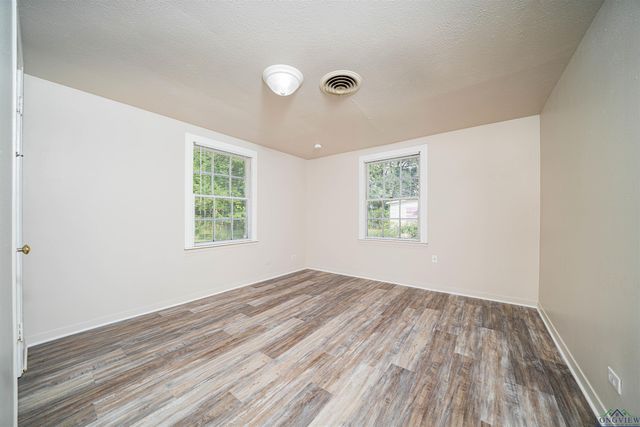 206 Empire St, Gladewater, TX 75647