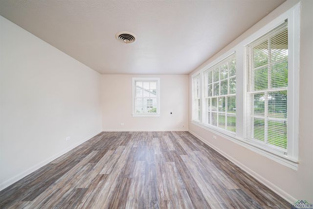 206 Empire St, Gladewater, TX 75647