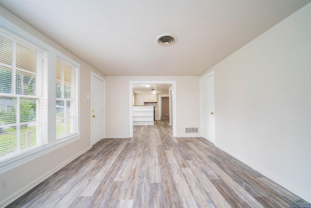 206 Empire St, Gladewater, TX 75647