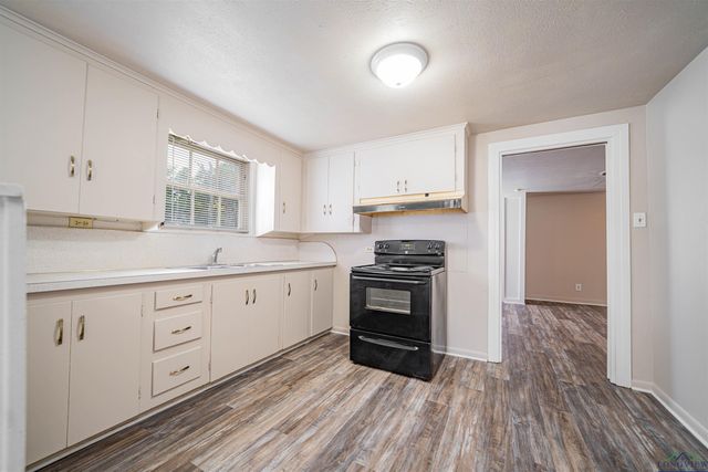 206 Empire St, Gladewater, TX 75647