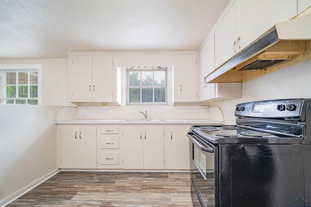 206 Empire St, Gladewater, TX 75647