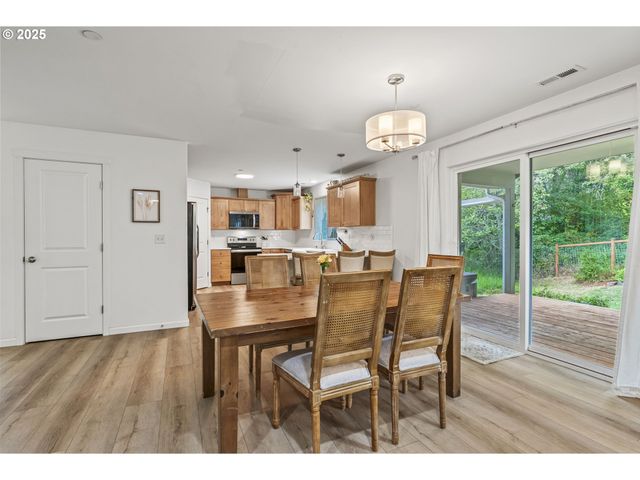 26 MARINA Dr, Cathlamet, WA 98612