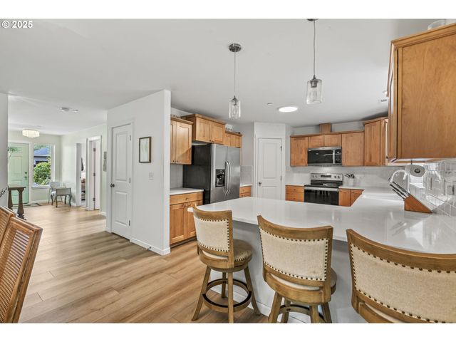 26 MARINA Dr, Cathlamet, WA 98612