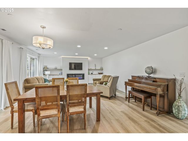 26 MARINA Dr, Cathlamet, WA 98612