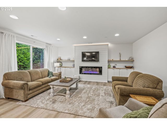 26 MARINA Dr, Cathlamet, WA 98612