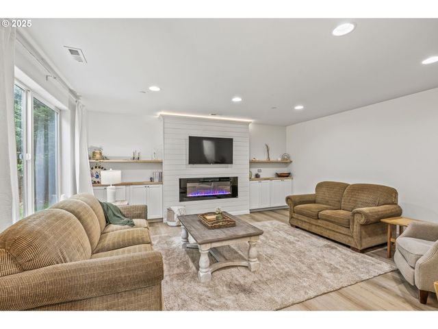 26 MARINA Dr, Cathlamet, WA 98612