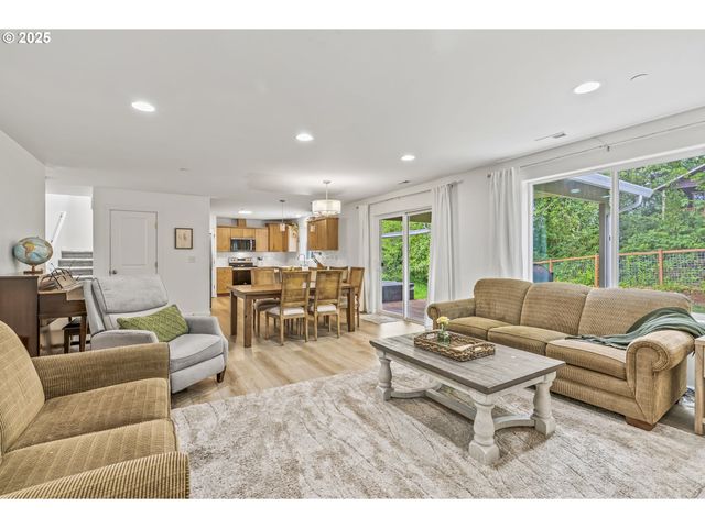 26 MARINA Dr, Cathlamet, WA 98612