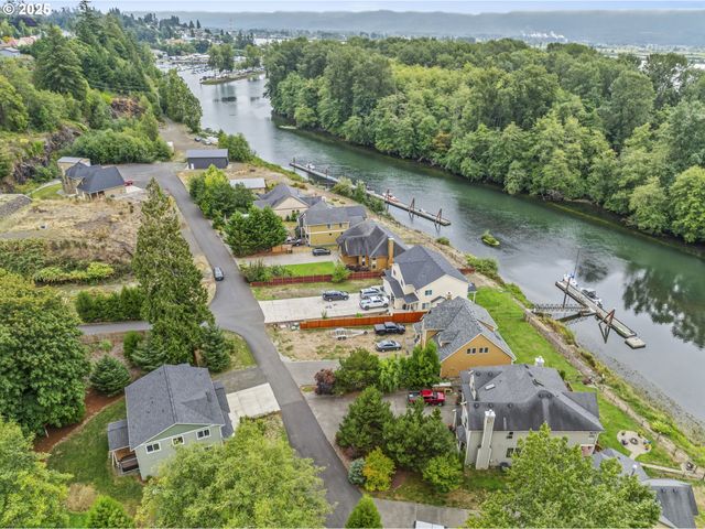 26 MARINA Dr, Cathlamet, WA 98612