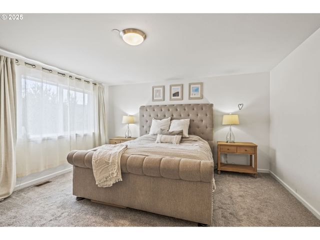 26 MARINA Dr, Cathlamet, WA 98612