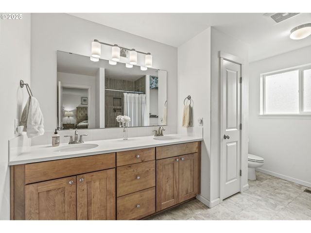 26 MARINA Dr, Cathlamet, WA 98612