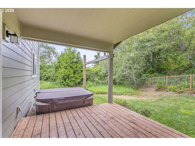 26 MARINA Dr, Cathlamet, WA 98612