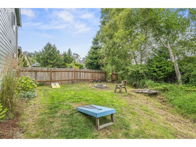 26 MARINA Dr, Cathlamet, WA 98612