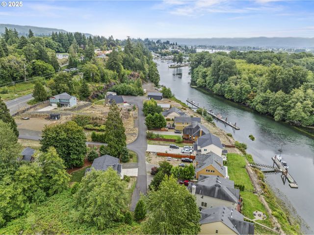 26 MARINA Dr, Cathlamet, WA 98612