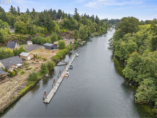 26 MARINA Dr, Cathlamet, WA 98612