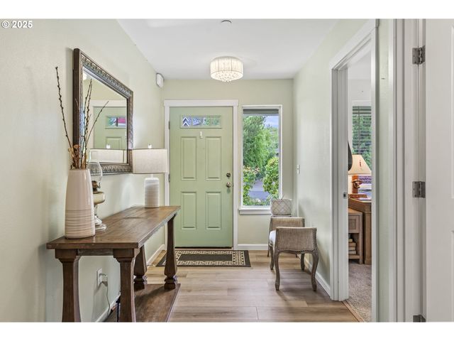 26 MARINA Dr, Cathlamet, WA 98612