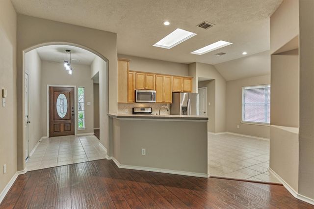 27 E Russet Grove Circle, The Woodlands, TX 77384