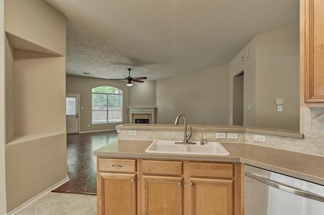 27 E Russet Grove Circle, The Woodlands, TX 77384