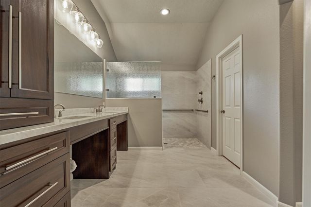 27 E Russet Grove Circle, The Woodlands, TX 77384