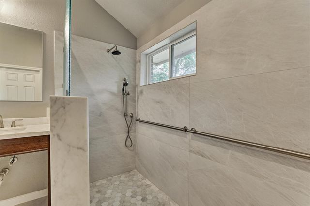 27 E Russet Grove Circle, The Woodlands, TX 77384