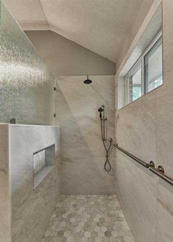 27 E Russet Grove Circle, The Woodlands, TX 77384