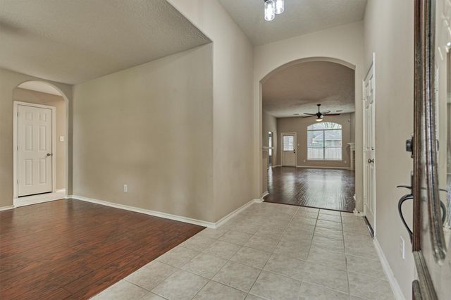 27 E Russet Grove Circle, The Woodlands, TX 77384