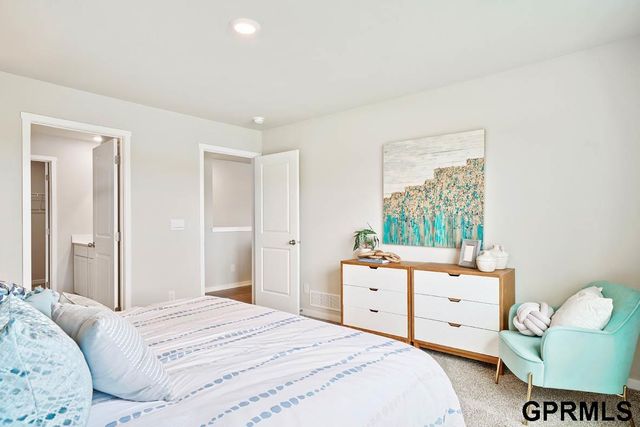 12657 S 205th Avenue, Gretna, NE 68028