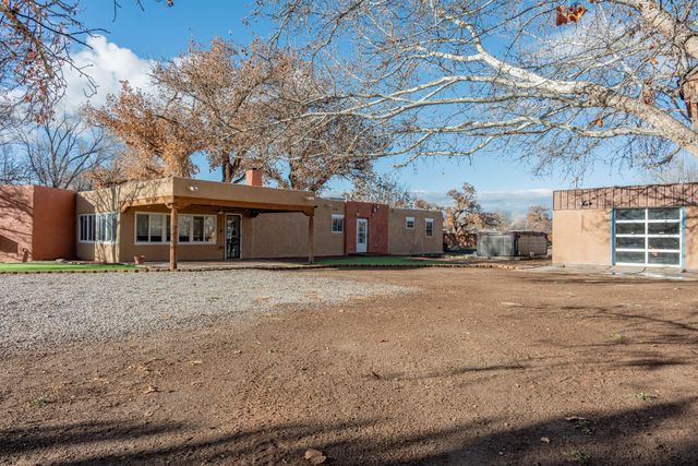 929 Stuart Road NW, Albuquerque, NM 87114