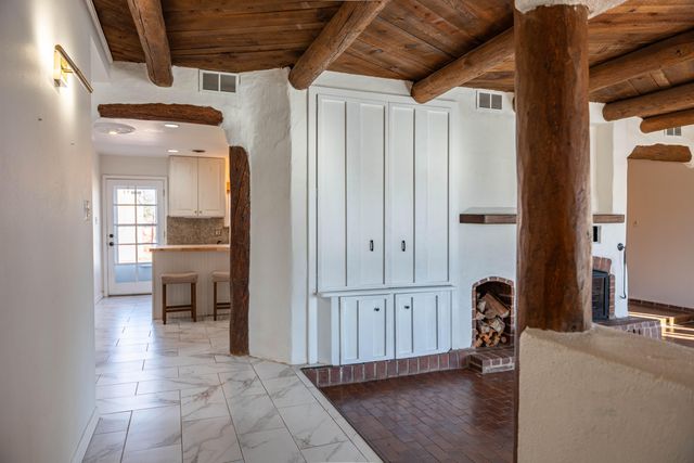 929 Stuart Road NW, Albuquerque, NM 87114