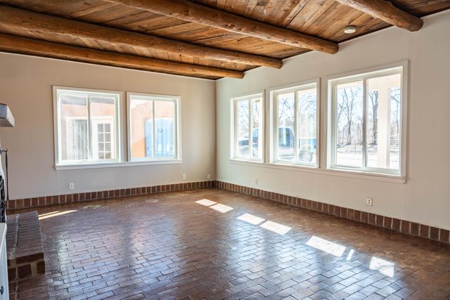 929 Stuart Road NW, Albuquerque, NM 87114