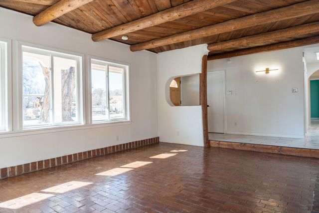 929 Stuart Road NW, Albuquerque, NM 87114