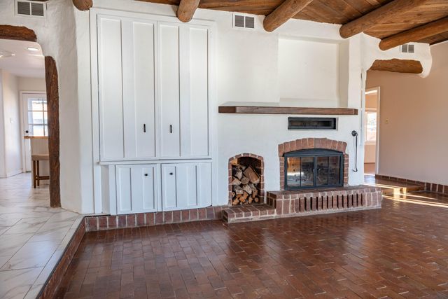 929 Stuart Road NW, Albuquerque, NM 87114