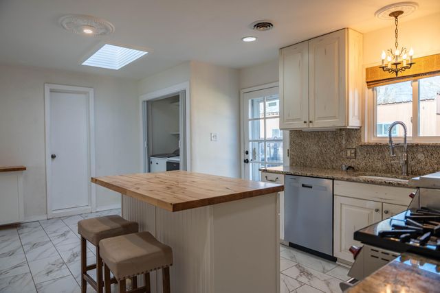 929 Stuart Road NW, Albuquerque, NM 87114