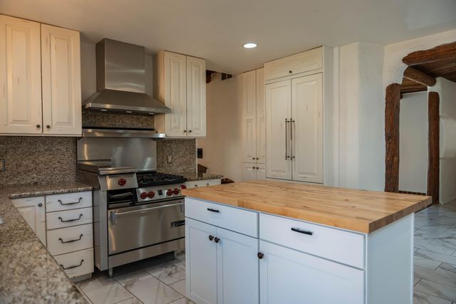 929 Stuart Road NW, Albuquerque, NM 87114