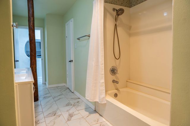 929 Stuart Road NW, Albuquerque, NM 87114