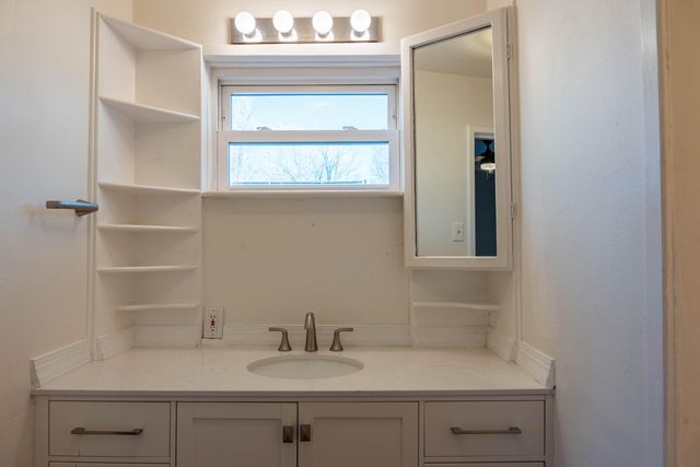 929 Stuart Road NW, Albuquerque, NM 87114