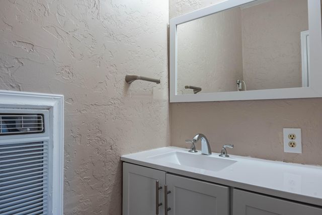 929 Stuart Road NW, Albuquerque, NM 87114