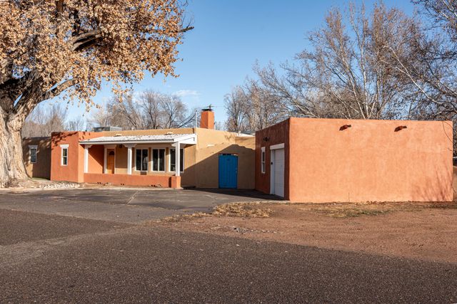 929 Stuart Road NW, Albuquerque, NM 87114